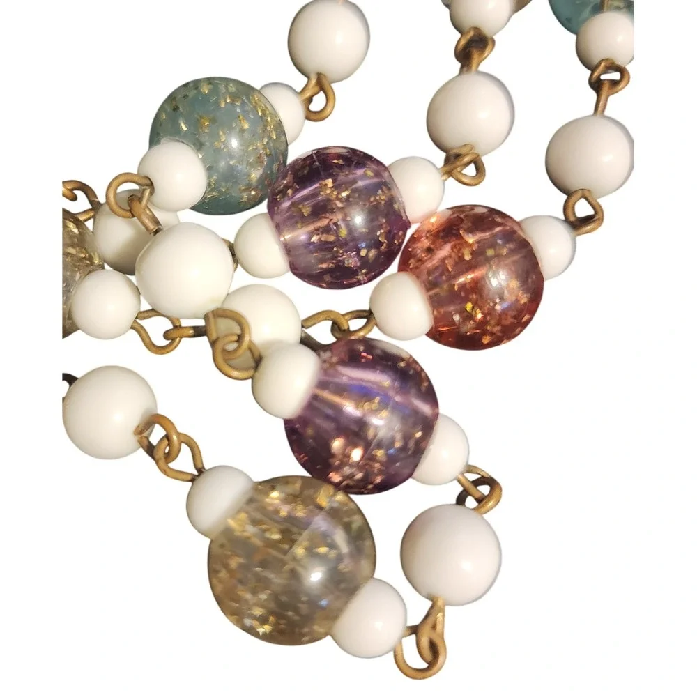 VTG Flapper Multi Color Confetti Resin Bead  Necklace White Gold Tone 52 Inch